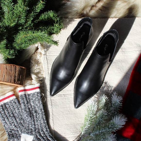 Fall collection// Black Bootie - Picture 3 of 5